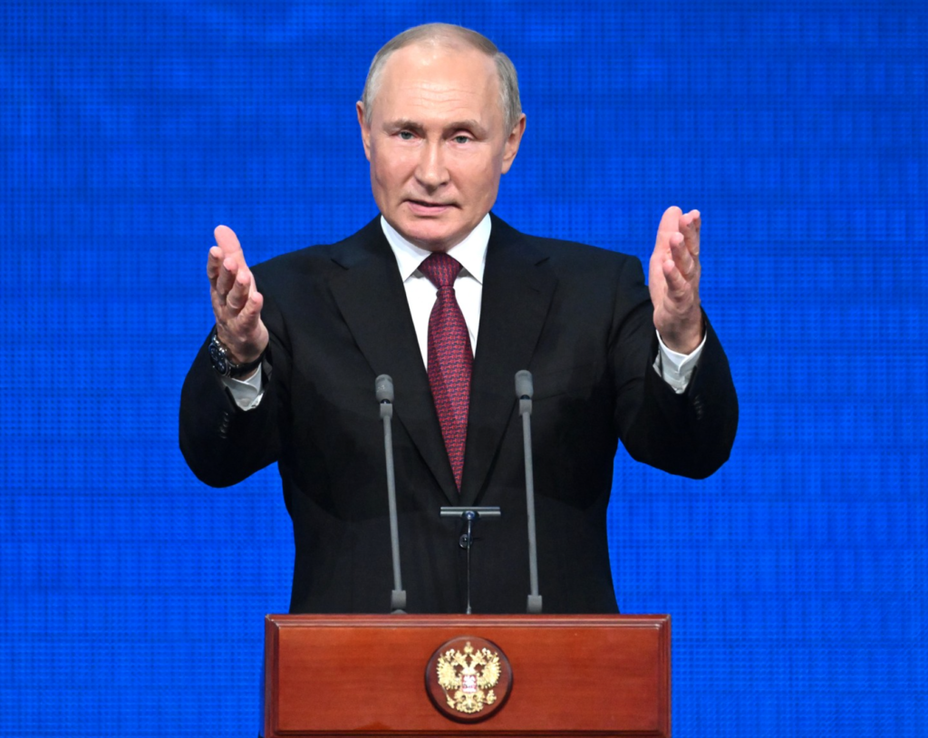 Владимир Путин поздравил работников железнодорожного транспорта