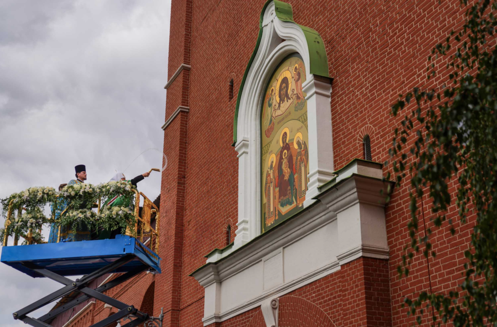 Патриарх Кирилл освятил икону Спасской башни Кремля